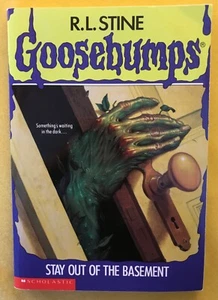 Goosebumps 2 Stay Out of the Basement R. L. Stine Scholastic 1992 - Imagen 1 de 3