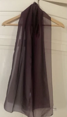 Cachecol roxo transparente Oscar de la Renta Studio, lindo para as festas de fim de ano!  - Imagem 1 de 2