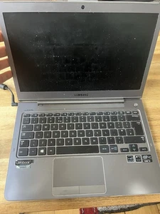 Samsung NP530U4B / 530U. FOR PARTS: Intel Core i3 Processor, Working Charger - Afbeelding 1 van 7