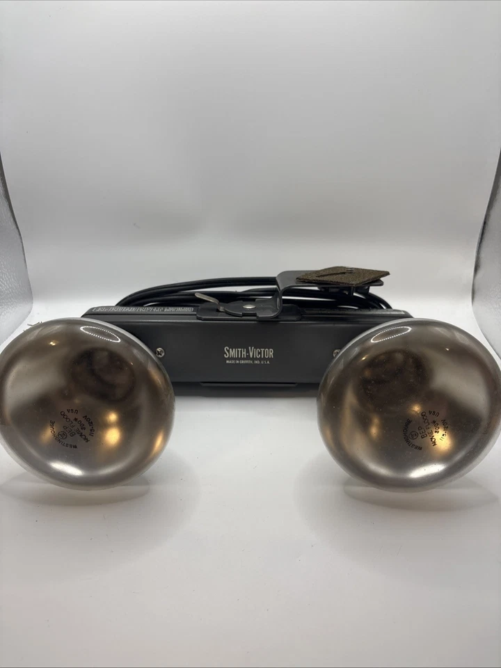 Smith-Victor Model L-20 Bar Light Fixture For Pictures/Videos - Works - Image 1 of 4