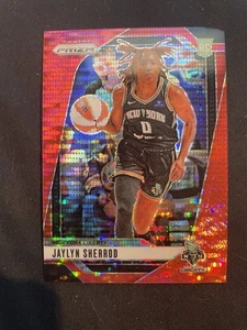 2024 Panini WNBA PRIZM BASKETBALL RED PULSAR PRIZM /299 RC JAYLYN SHERROD #33 - Bild 1 von 2