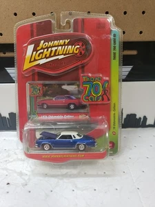 Johnny Lightning 1976 Oldsmobile Cutlass Those 70s Cars Series In Blue - Picture 1 of 3