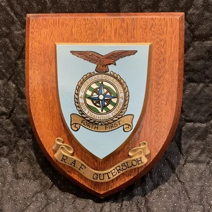 Vintage Royal Air Force 4 Squadron RAF STATION GUTERSLOH Mess Wandrelief/Schild - Bild 1 von 4