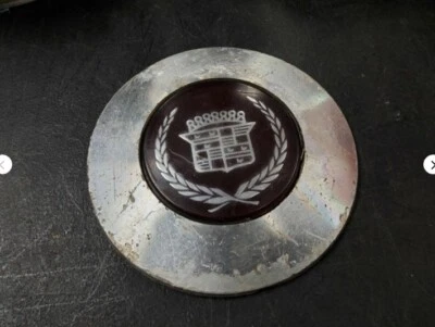 Tapa central de rueda de metal Cadillac Deville Fleetwood 1989-1991 OEM S&D 2 Foto 1 de 2