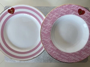 United Design | Best of Snoopy Disney Love Geschirr: 2 Teller: 1 tief, 1 flach - Bild 1 von 3