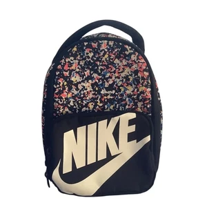 Bolsa de almuerzo Nike multicolor moteada logotipo grande 11”x9”x6” aislada - Imagen 1 de 11
