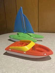 American Toy Kunststoff Katamaran grün gelb/weiß Segelboot Speedboot USA VINTAGE - Bild 1 von 8
