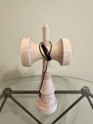 NUEVO Lotus Kendama Ken Solo Elemento Forma Madera de Arce ¡Sin Jugar! Foto 1 de 4