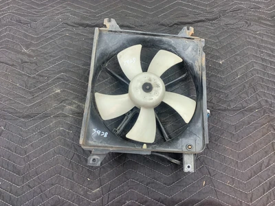 Mazda Miata 1999-2000 OEM radiador aire acondicionado ventilador cubierta pasajero derecho nuevo en caja 1,8 Foto 1 de 4