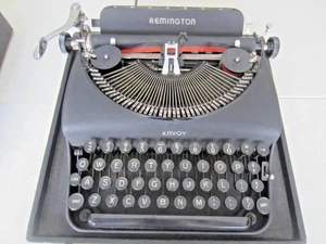 40s Remington Envoy portable typewriter cleaned serviced fully functional w case - Picture 1 of 13
