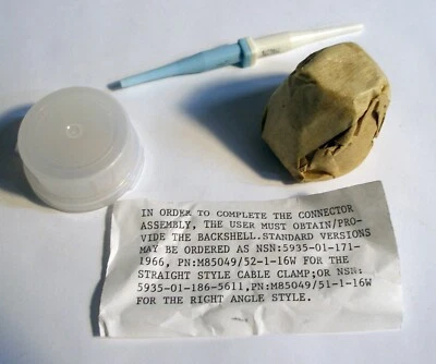 Amphenol MS3475W16-8P Circular MIL-Spec Connector, M39029/4-111 Gold Crimp Pins - Image 1 of 4