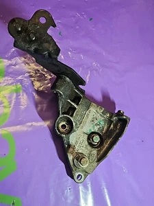Power Steering Pump Bracket Discovery 3 And 4 TDV6 3.0 2.7 QVU500340 rangerover - Picture 1 of 4