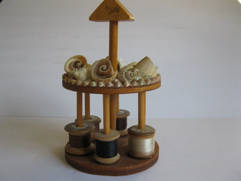 ANTIQUE VINTAGE SEASHELL ART WORK FOLK ART SEWING THREAD SPOOL HOLDER Cover