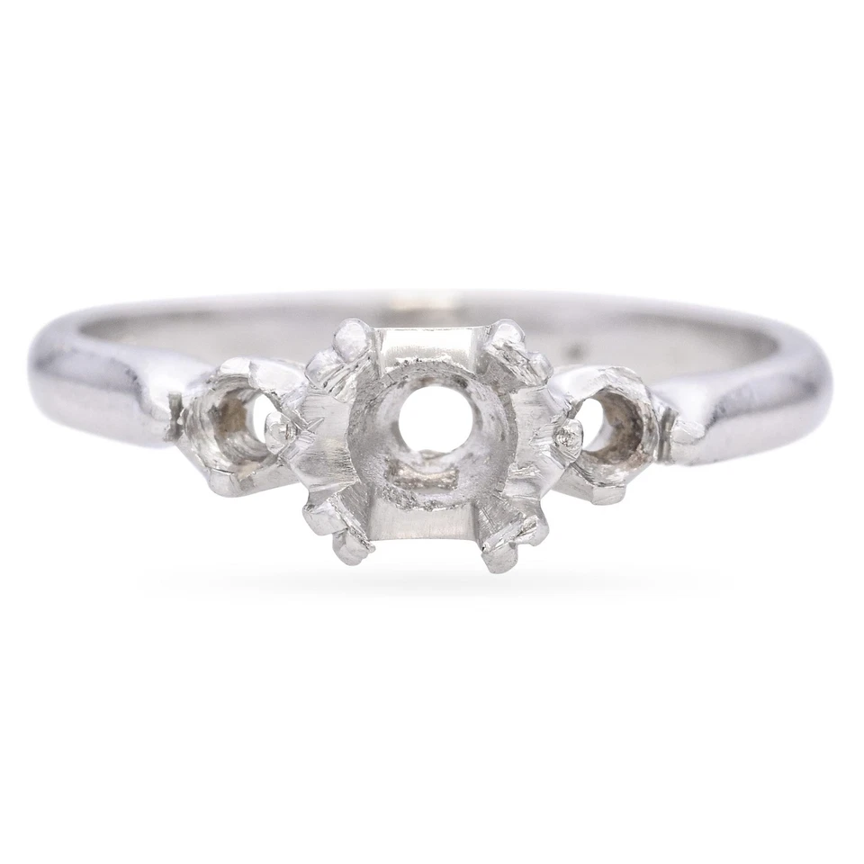 Anillo semi montaje vintage de platino de 3 piedras Foto 1 de 4