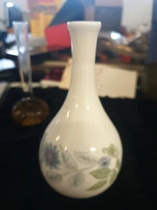Wedgewood Clementine Bone China Bud/Posy Vase - Picture 1 of 4