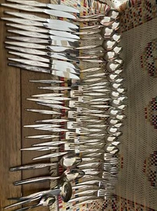 Oneida Community Silverplate "FLIGHT" Flatware Service for 12 , 72 Piece Set - Bild 1 von 11