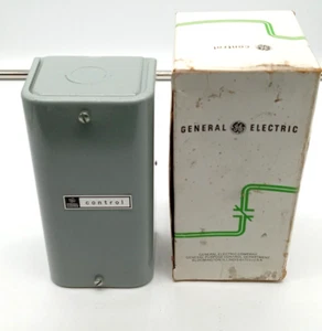 General Electric CR120J130002 Relay - Picture 1 of 6