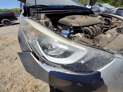 Conjunto de faros derechos usados se adapta a: proyector Hyundai Elantra Cpe 2015 R. Derecho Foto 1 de 4