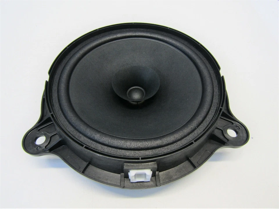 RENAULT CAPTUR 2018-19 NEARSIDE/LEFT REAR DOOR SPEAKER (5 DR) 281563SG0A  #6208V - Image 1 of 4