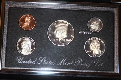 1992& 1997 2 SET United States Premier Silver Proof Set in Original Box with COA - Image 1 of 4