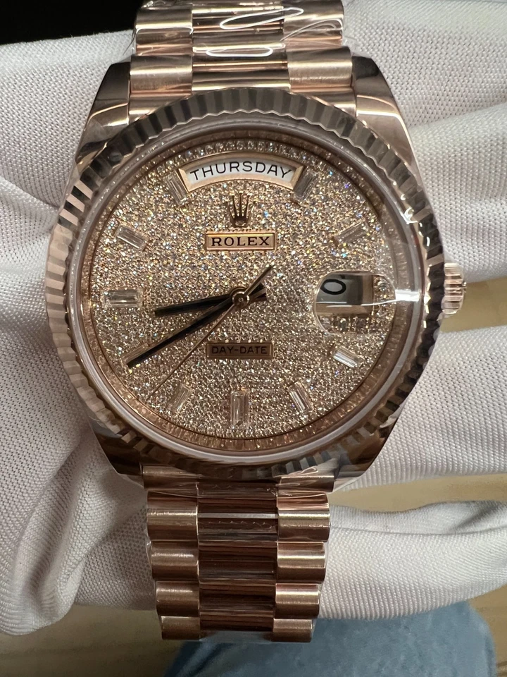 eBayLive 劳力士 DayDate 40 毫米铺面钻石表盘玫瑰金 Oyseter 228235 完好 9/21 — 第 1/1 张图片