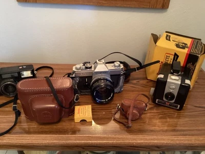 Lot of 5 vintage Cameras UNTESTED + - Image 1 of 4