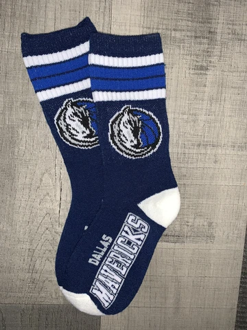 DALLAS MAVERICKS NBA BASKETBALL LOGO KIDS 4 STRIPE CREW SOCKS YOUTH Cover