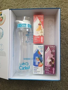 NEU Cirkul 22 Unzen Kunststoff Wasserflasche Starter Kit & 3 Aromakartuschen - Bild 1 von 6