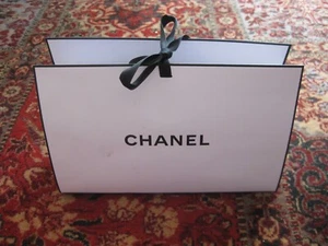 CHANEL - SMALL PAPER SHOPPING / GIFT POUCH / BOX - Picture 1 of 7