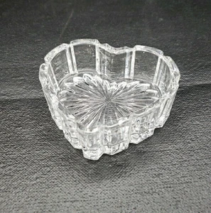 Herzförmige Schale Klarglas Süßigkeiten Nuss Schmuck Schmuck Schale Vintage unbeschriftet - Bild 1 von 7
