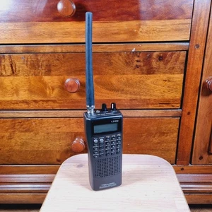 Realistic Pro-26 Hand Held radio Scanner 200 Channel 25-1.3Ghz - Picture 1 of 12