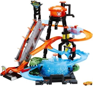 Hot Wheels FTB67 City Gator Car Wash Connectable Play Set with Diecast Car - Picture 1 of 6