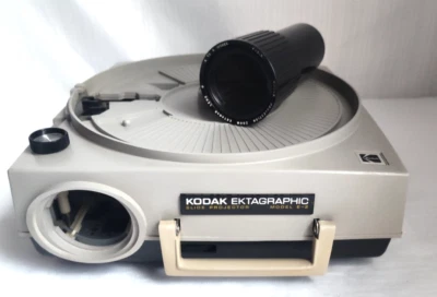 Kodak carousel Ektagraphic E-2 slide projector with Bulb & Zoom Lens Working - Image 1 of 4