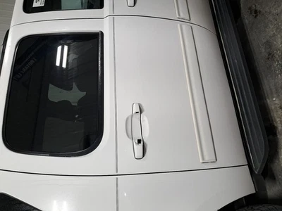 Conjunto de puerta trasera derecha usado lado trasero se adapta a: Chevrolet Suburban 1500 2014 trasero Foto 1 de 4