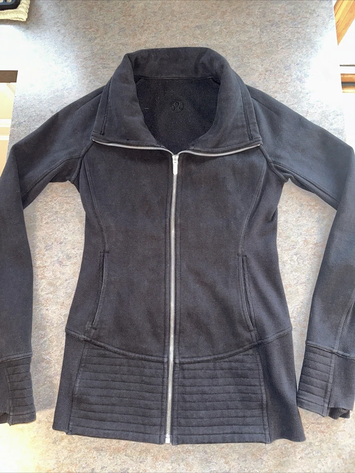 Chaqueta Lululemon Radiant II para mujer 4 negra cremallera completa ocio pulgares BONITA Foto 1 de 4
