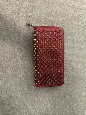 Cartera Christian Louboutin Panettone Tachonada Cremallera Alrededor Foto 1 de 4