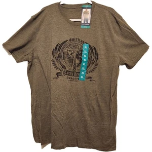 NEU MIT ETIKETT HERREN LUCKY BRAND GRAFIK AMERICAN TO THE CORE BURNT OLIVE T-SHIRT GRÖSSE XL - Bild 1 von 6
