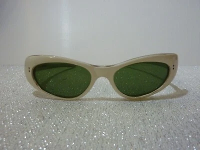Винтажный MCM Cat глаз Барби стиль солнцезащитные очки сделано во Франции зеленые линзы изящный! - Изображение 1 из 4