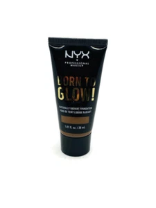 Base de maquillaje profesional NYX Born to Glow naturalmente radiante - Moca - Imagen 1 de 3