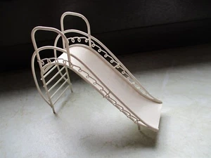 Puppenhaus Rutsche Metall weiß Spielzeugrutsche Gartenrutsche- ca. 12.5 cm breit - Bild 1 von 7