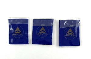 3 kits de costura Delta Airlines vintage. Sin abrir. Logo dorado sobre azul. Nuevo.  - Imagen 1 de 4