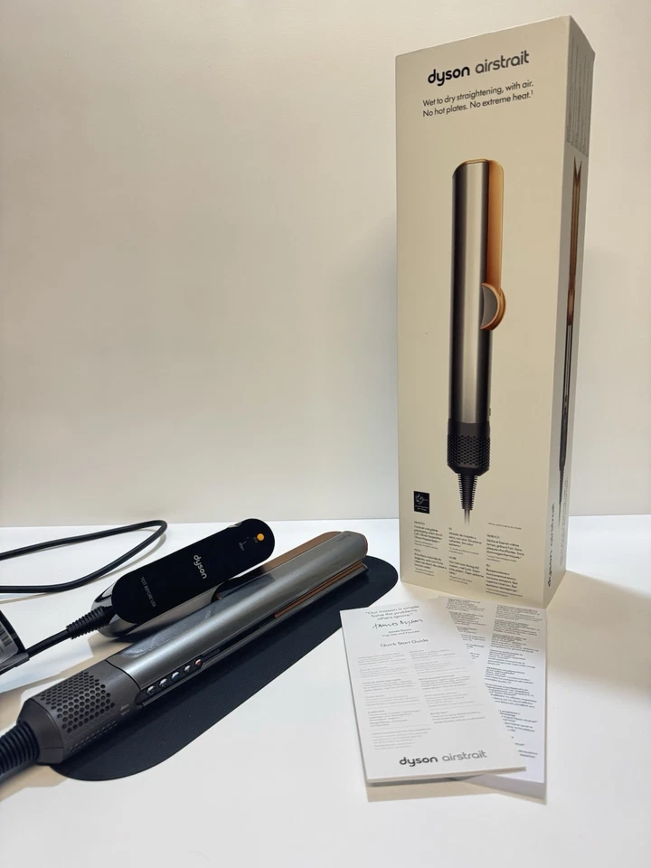 Piastra asciugacapelli Dyson Airstrait 2024 - Usato come Nuovo - Image 1 of 4