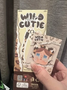 Popmart crybaby wild but cutie series phone charm - Zdjęcie 1 z 1