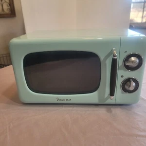Magic Chef 0.7 Cu Ft 700 Watt Retro Countertop Microwave Mint Green Excellent - Picture 1 of 10