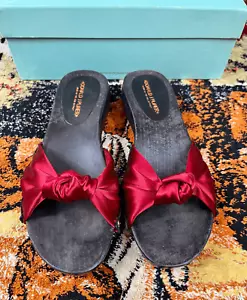 Donald J Pliner Sz 7M Red Satin Sandals Mules Clogs Slip On Wood Heel - Picture 1 of 7