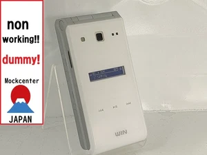 【Factice !】 TOSHIBA W41T MUSIC-HDD (couleur blanc) au-japon téléphone portable qui ne fonctionne pas - Photo 1 sur 3