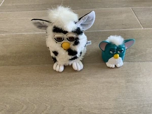 Vintage 2er Set Furby Dalmatinerweiß schwarz ungetestet + grün FUNKTIONIERT 1998 - Bild 1 von 15