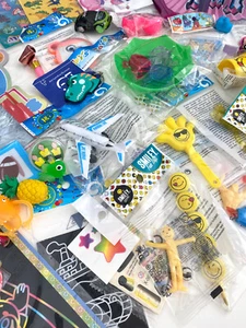 MITGEBSEL MIX 25x Spielzeug für Kindergeburtstag Kleinspielwaren Ostern - Bild 1 von 12