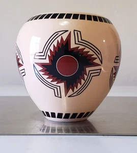 Etched Modern Native American Pottery Hopi Pot - Picture 1 of 6