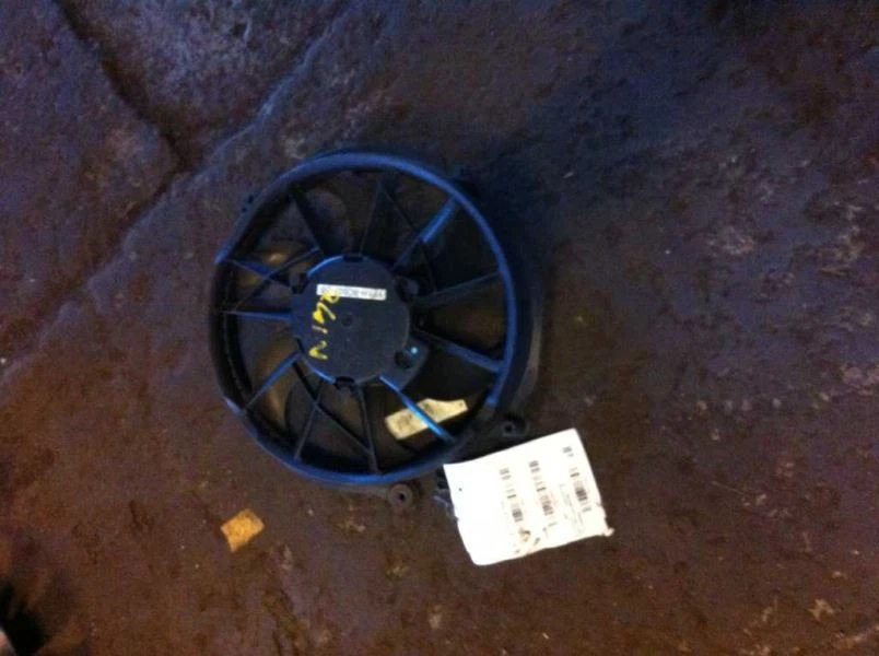 00-01 Conjunto de ventilador de radiador de pasajero derecho Mercury Sable Foto 1 de 4